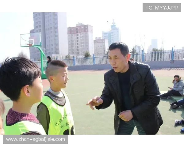 PA视讯手机便捷操作界面设计，轻松切换频道畅享精彩赛事